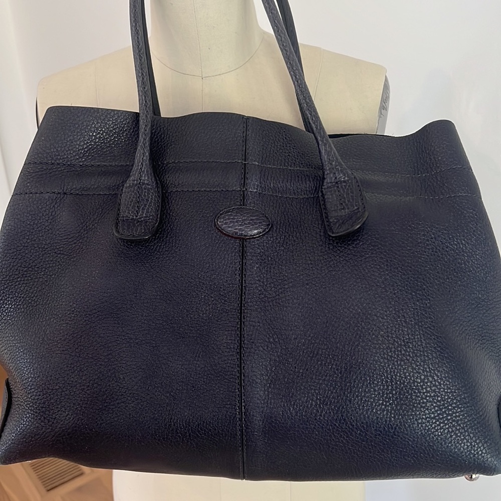 Tod’s shoulder bag in pebbled leather in black